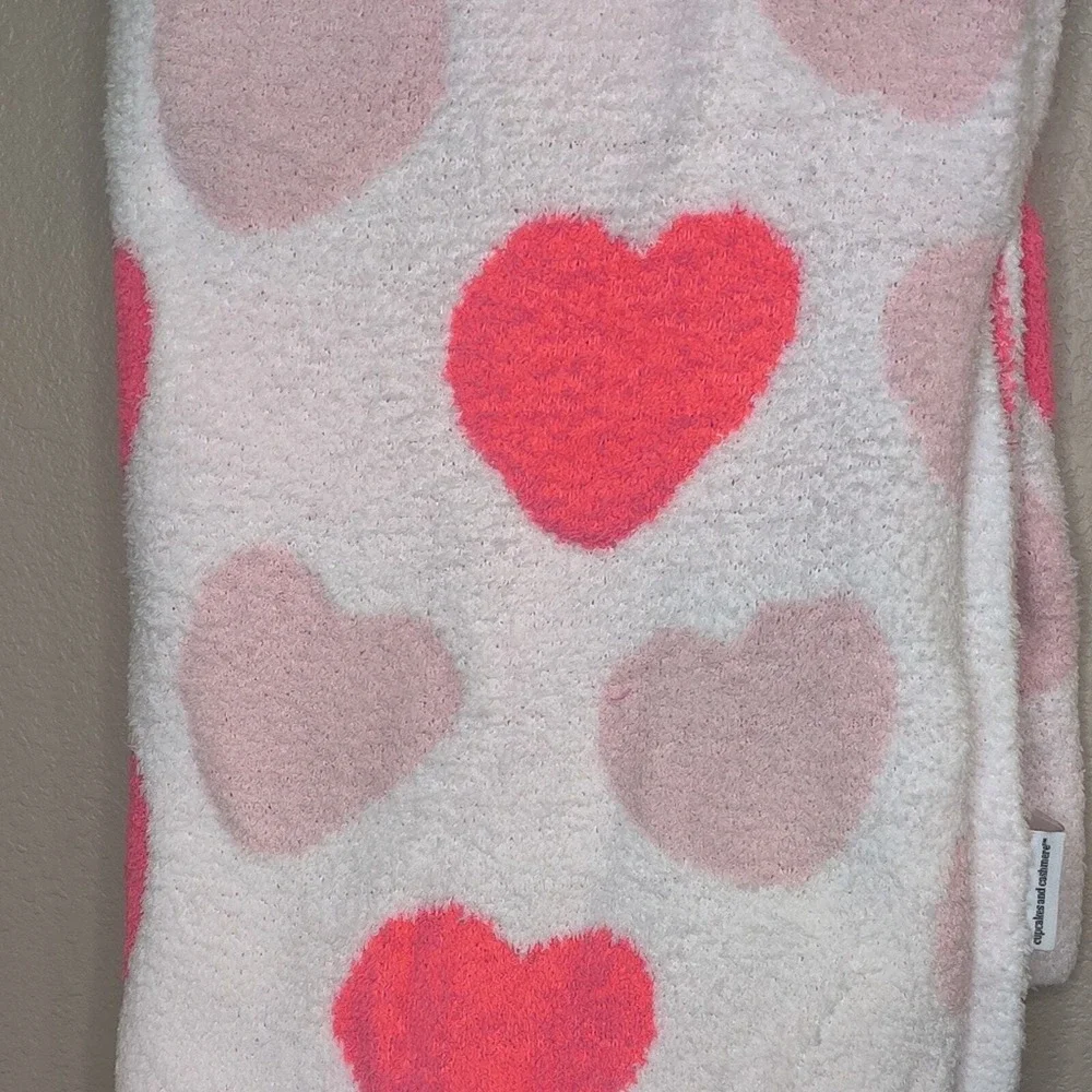 Cupcakes and Cashmere Viral TIKTOK Pink Heart Valentine Throw Blanket‎ NWT